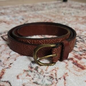 Like New Northern Reflections Brown Embossed Genuine Leather Floral Detail Belt
